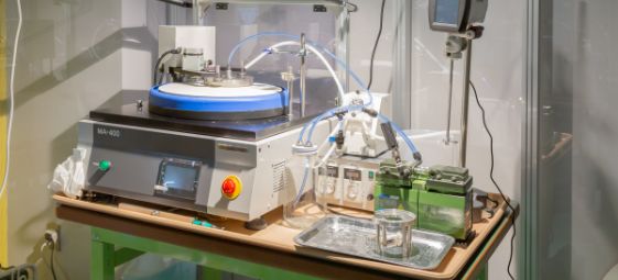 本社内に研磨ラボを設置